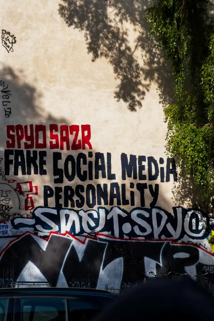 Balancing Fame and Privacy